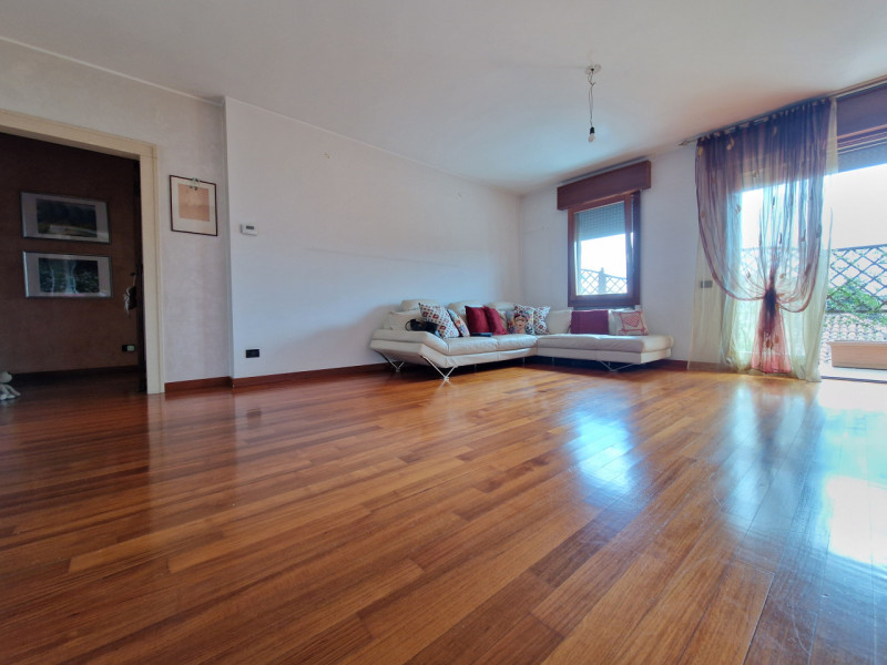 Splendido appartamento quadrilocale situato nel cuore del tranquillo quartiere di San Bellino a P...