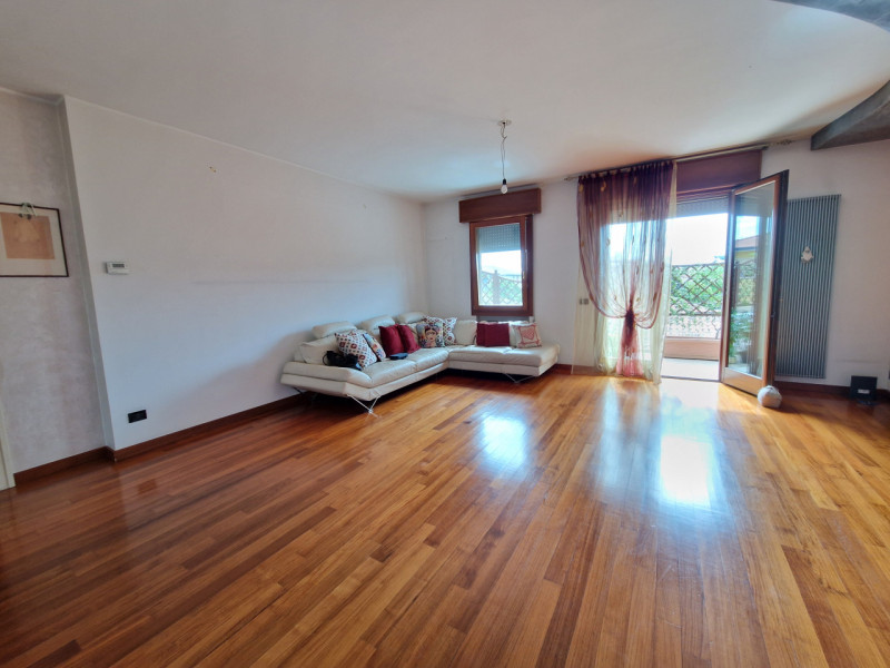 Splendido appartamento quadrilocale situato nel cuore del tranquillo quartiere di San Bellino a P...