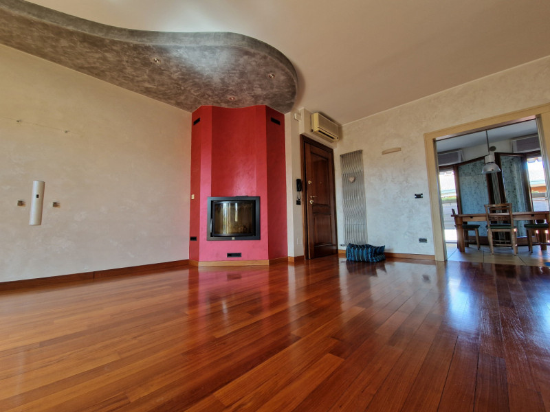 Splendido appartamento quadrilocale situato nel cuore del tranquillo quartiere di San Bellino a P...