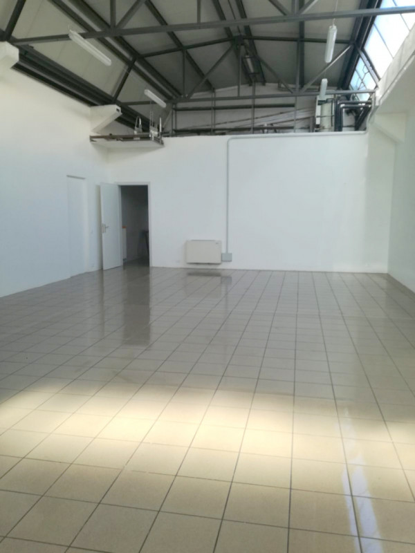 LOCALE POLIFUNZIONALE IN AFFITTO A CASELLE DI SELVAZZANO €.800
MAGAZZINO-LABORATORIO-CAPANNONCINO...