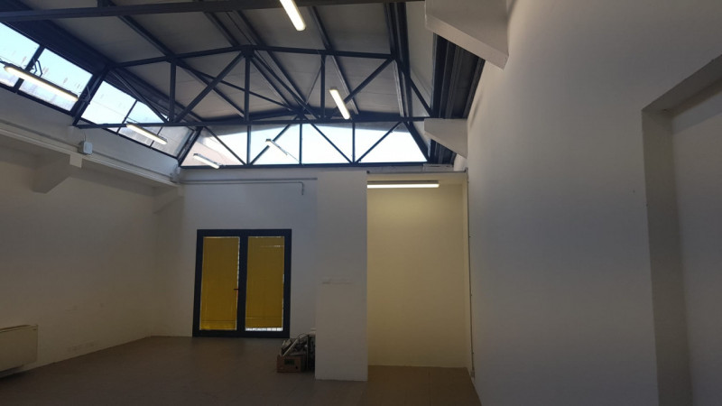 CASELLE DI SELVAZZANO – LOCALE POLIFUNZIONALE DI 100 MQ CON PASSO CARRAIO

In posizione strategic...