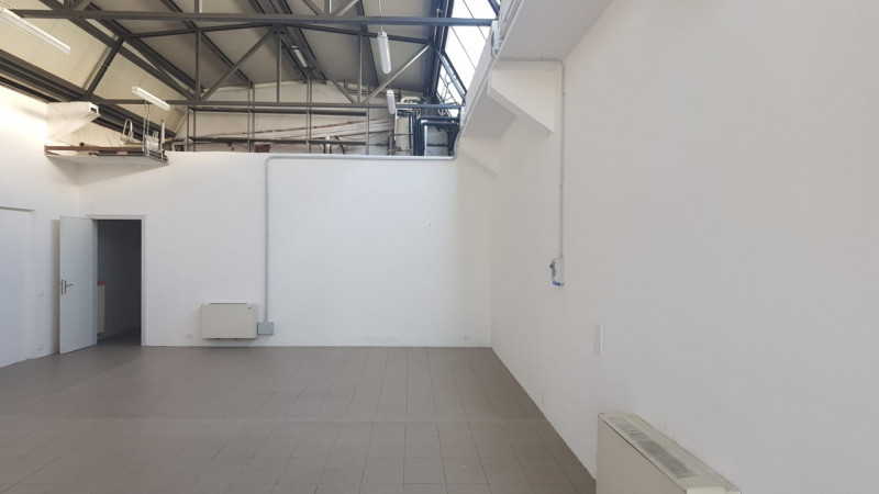 CASELLE DI SELVAZZANO – LOCALE POLIFUNZIONALE DI 100 MQ CON PASSO CARRAIO

In posizione strategic...