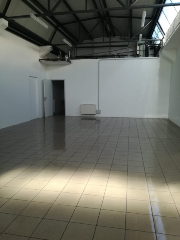 CASELLE DI SELVAZZANO – LOCALE POLIFUNZIONALE DI 100 MQ CON PASSO CARRAIO

In posizione strategic...