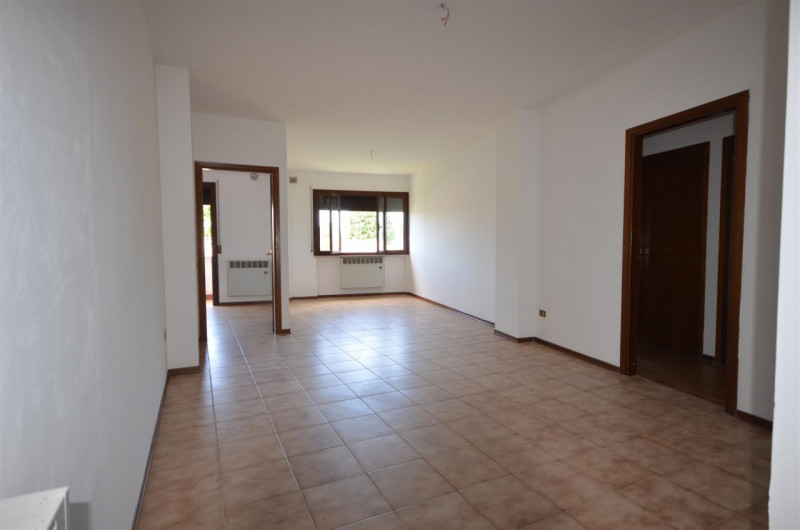 Castelfranco Veneto, in zona semicentrale strategica e comoda a tutti i servizi principali con la...