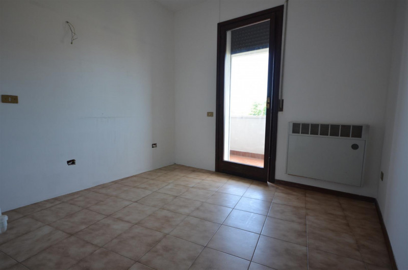 Castelfranco Veneto, in zona semicentrale strategica e comoda a tutti i servizi principali con la...