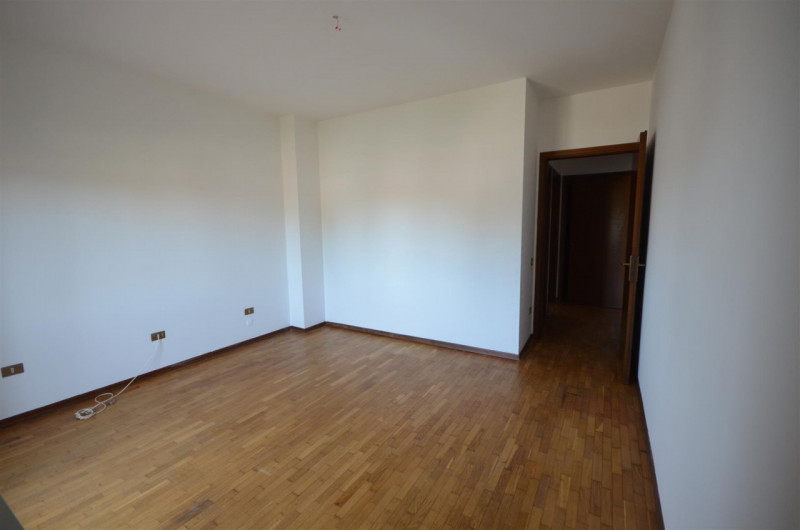 Castelfranco Veneto, in zona semicentrale strategica e comoda a tutti i servizi principali con la...