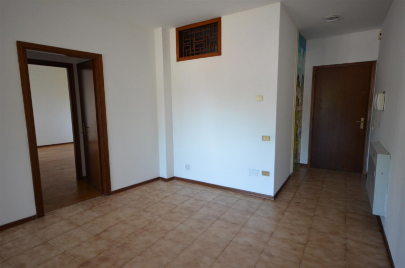 Castelfranco Veneto, in zona semicentrale strategica e comoda a tutti i servizi principali con la...
