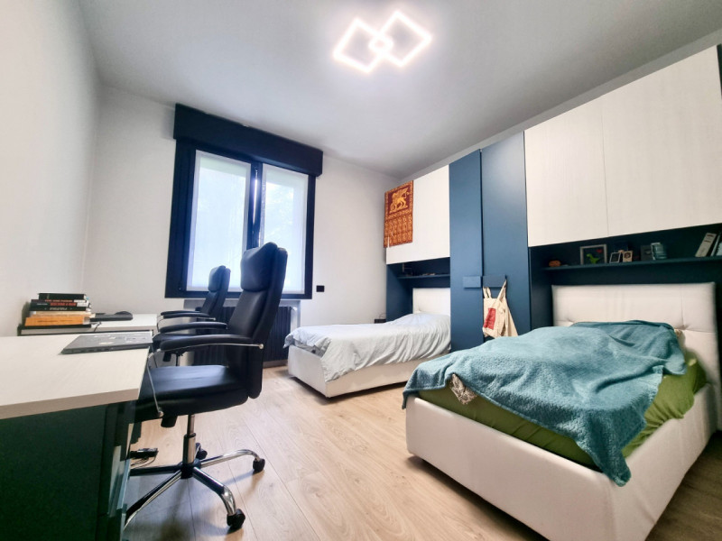 A Padova in via Domenico Turazza, proponiamo in vendita appartamento trilocale posto al piano ter...