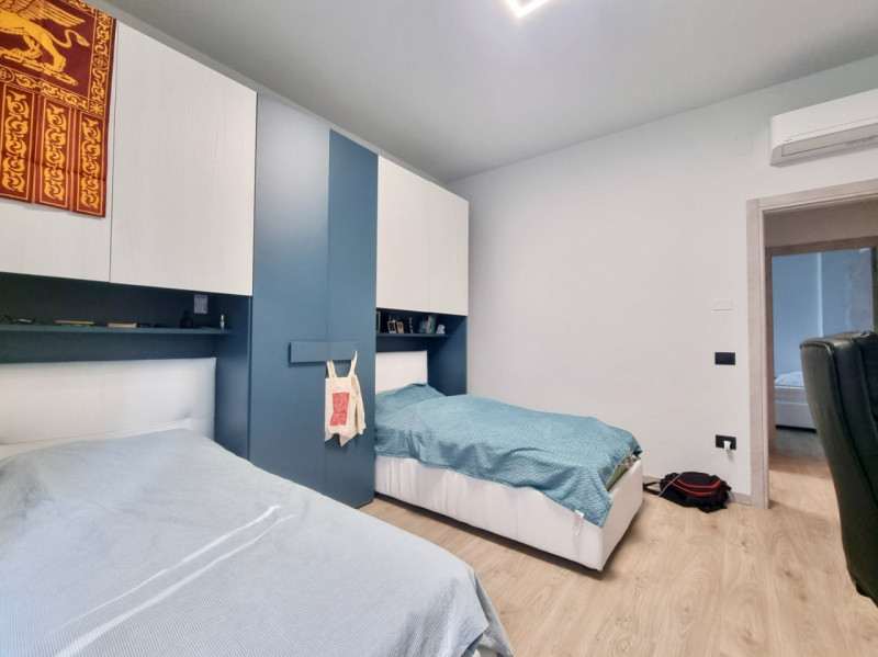A Padova in via Domenico Turazza, proponiamo in vendita appartamento trilocale posto al piano ter...