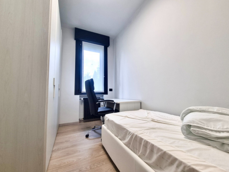 A Padova in via Domenico Turazza, proponiamo in vendita appartamento trilocale posto al piano ter...