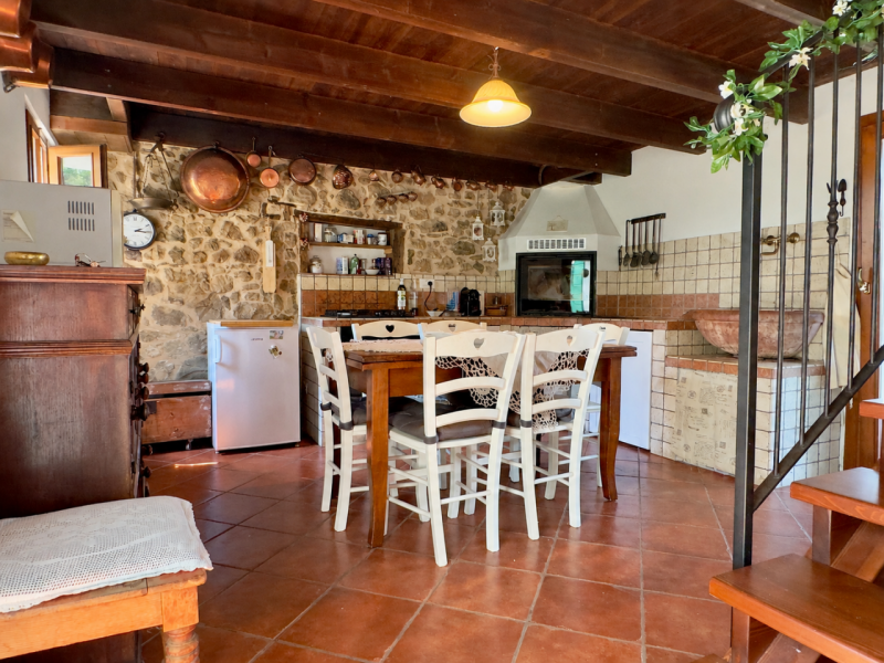 A Boccon di Vo’, in un contesto collinare tranquillo e riservato, proponiamo in vendita “Casa del...