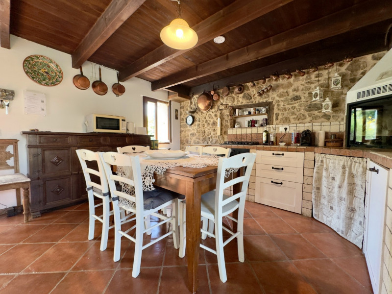 A Boccon di Vo’, in un contesto collinare tranquillo e riservato, proponiamo in vendita “Casa del...