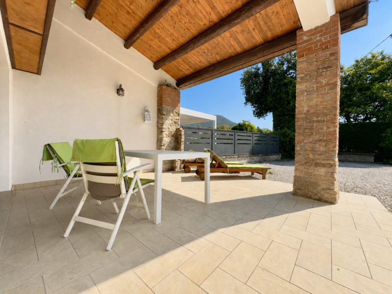A Boccon di Vo’, in un contesto collinare tranquillo e riservato, proponiamo in vendita “Casa del...