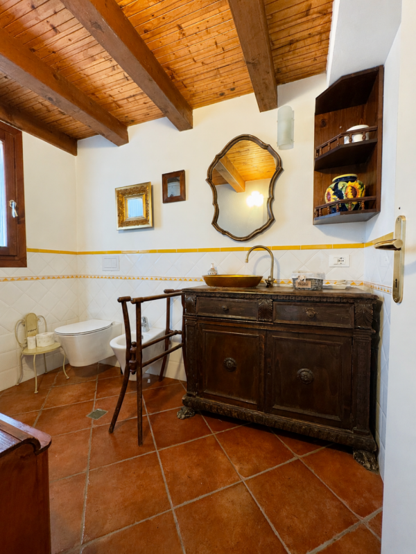 A Boccon di Vo’, in un contesto collinare tranquillo e riservato, proponiamo in vendita “Casa del...