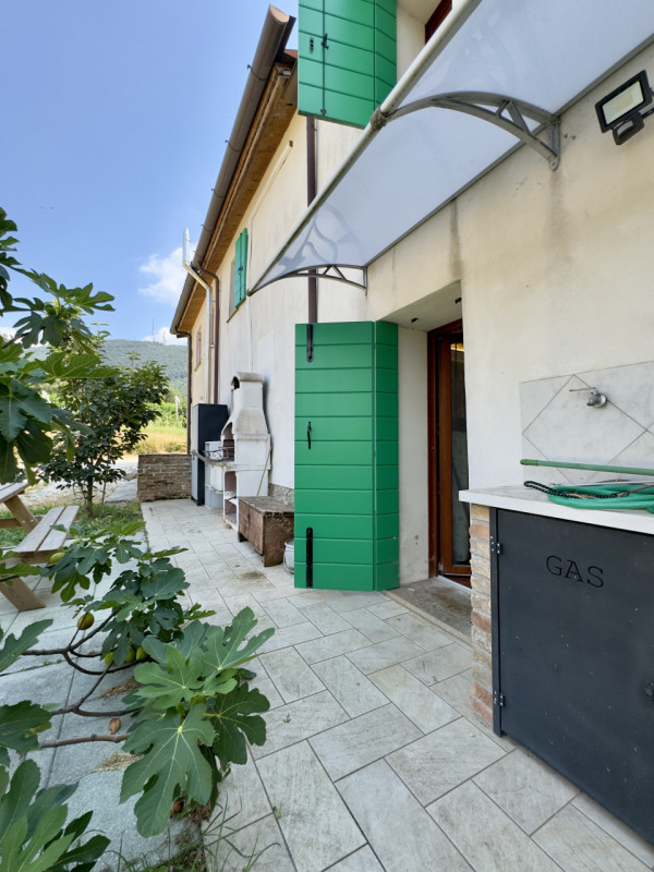 A Boccon di Vo’, in un contesto collinare tranquillo e riservato, proponiamo in vendita “Casa del...