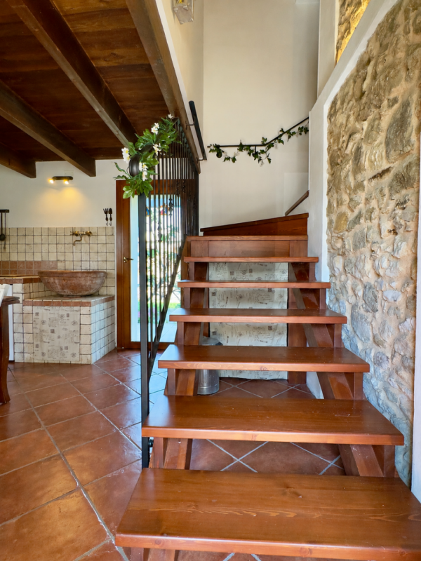 A Boccon di Vo’, in un contesto collinare tranquillo e riservato, proponiamo in vendita “Casa del...
