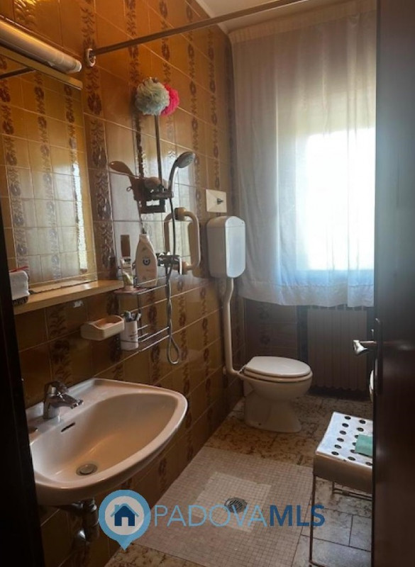 Immobile in esclusiva al Gruppo Padova MLS
Rubano in zona residenziale, comoda a scuole e servizi...