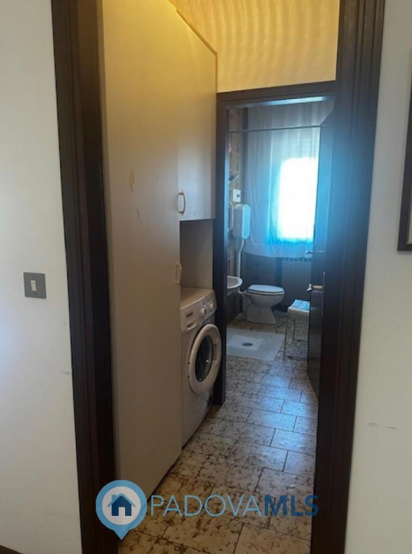 Immobile in esclusiva al Gruppo Padova MLS
Rubano in zona residenziale, comoda a scuole e servizi...