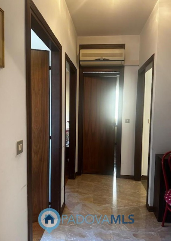 Immobile in esclusiva al Gruppo Padova MLS
Rubano in zona residenziale, comoda a scuole e servizi...