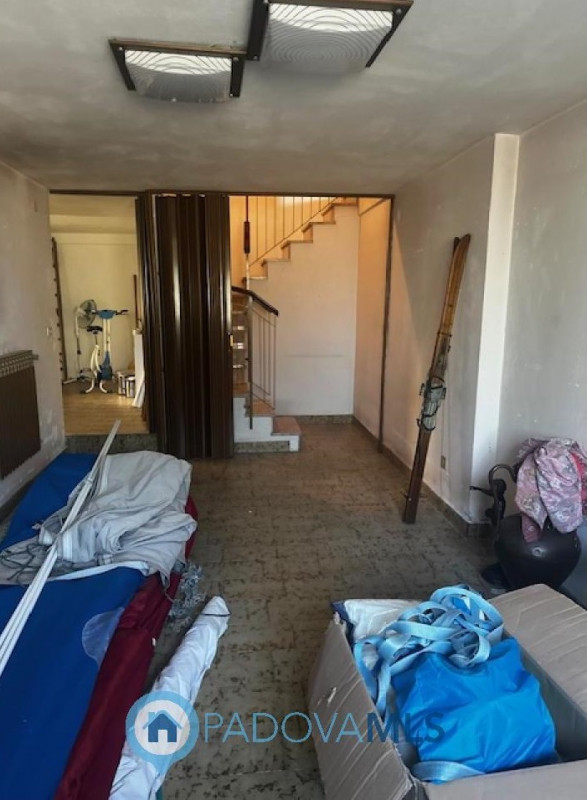 Immobile in esclusiva al Gruppo Padova MLS
Rubano in zona residenziale, comoda a scuole e servizi...
