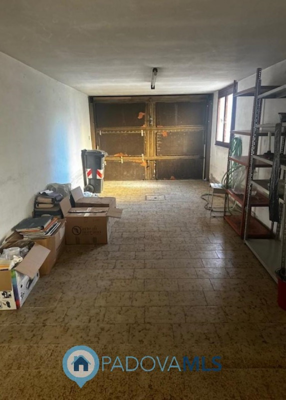 Immobile in esclusiva al Gruppo Padova MLS
Rubano in zona residenziale, comoda a scuole e servizi...
