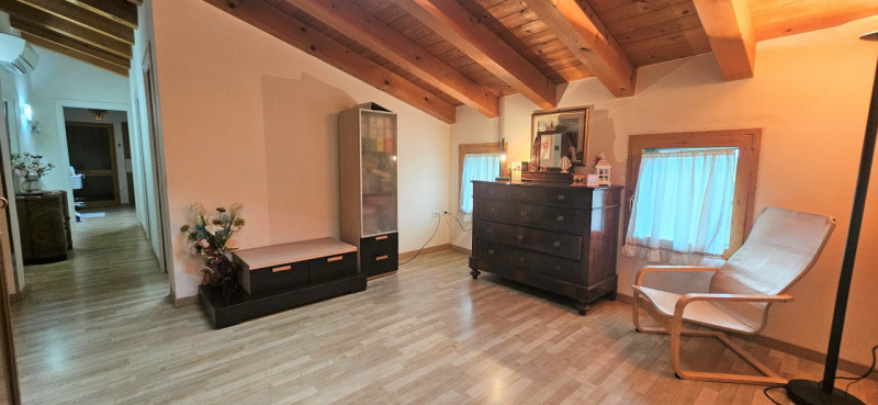 LONGARE - LOCALITA' CASONI: In località immersa nel verde, casa affiancata con all'interno un ult...