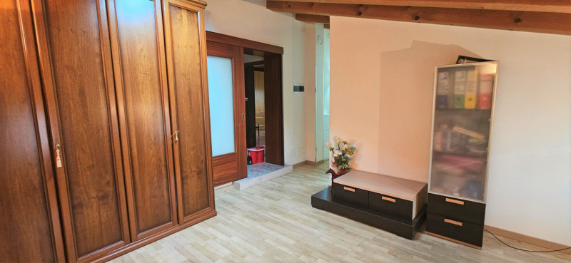 LONGARE - LOCALITA' CASONI: In località immersa nel verde, casa affiancata con all'interno un ult...