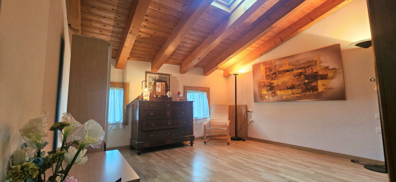 LONGARE - LOCALITA' CASONI: In località immersa nel verde, casa affiancata con all'interno un ult...