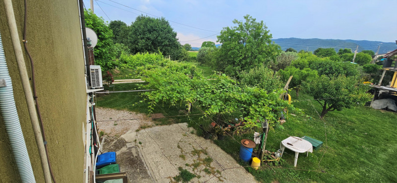 LONGARE - LOCALITA' CASONI: In località immersa nel verde, casa affiancata con all'interno un ult...