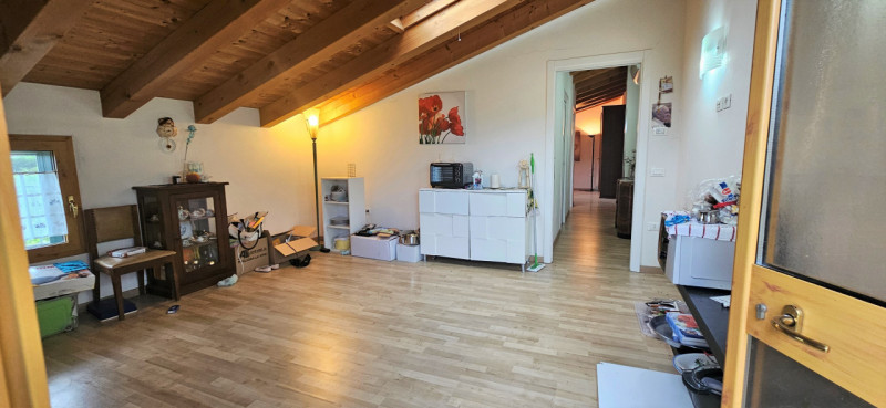 LONGARE - LOCALITA' CASONI: In località immersa nel verde, casa affiancata con all'interno un ult...