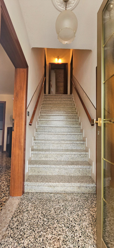 LONGARE - LOCALITA' CASONI: In località immersa nel verde, casa affiancata con all'interno un ult...