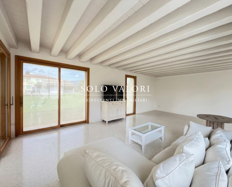 Rif. C357 (per info 338 9387816 Matteo)

In una zona tranquilla, riparata dal traffico e ideale p...