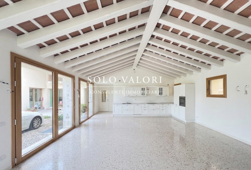 Rif. C357 (per info 338 9387816 Matteo)

In una zona tranquilla, riparata dal traffico e ideale p...