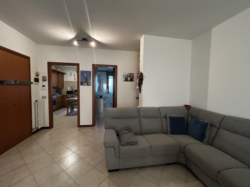 VILLATORA DI SAONARA – AMPIO APPARTAMENTO ALL'ULTIMO PIANO IMMERSO NEL VERDE 

In tranquilla zona...
