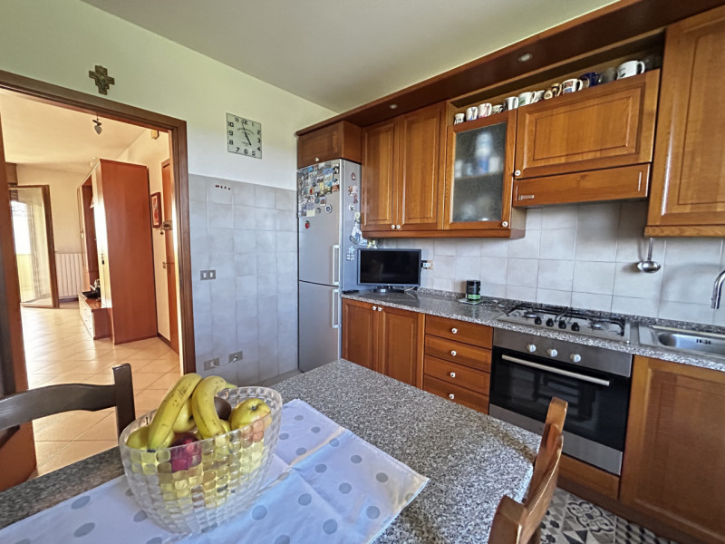 VILLATORA DI SAONARA – AMPIO APPARTAMENTO ALL'ULTIMO PIANO IMMERSO NEL VERDE 

In tranquilla zona...