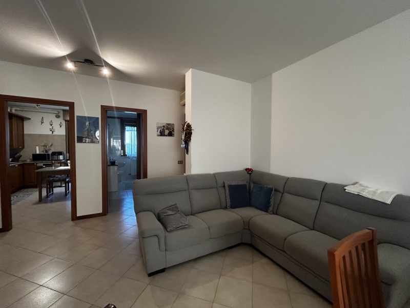 VILLATORA DI SAONARA – AMPIO APPARTAMENTO ALL'ULTIMO PIANO IMMERSO NEL VERDE 

In tranquilla zona...