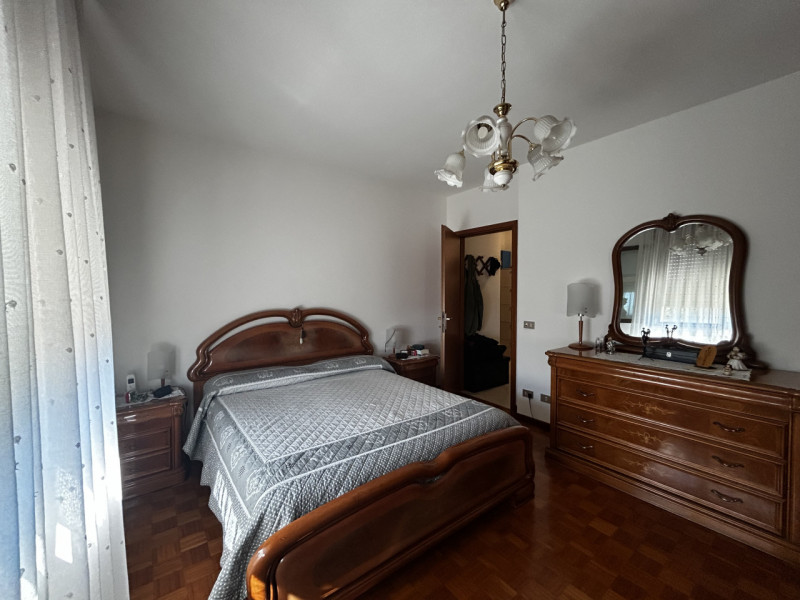 VILLATORA DI SAONARA – AMPIO APPARTAMENTO ALL'ULTIMO PIANO IMMERSO NEL VERDE 

In tranquilla zona...