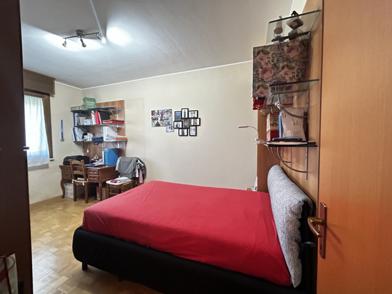 VILLATORA DI SAONARA – AMPIO APPARTAMENTO ALL'ULTIMO PIANO IMMERSO NEL VERDE 

In tranquilla zona...