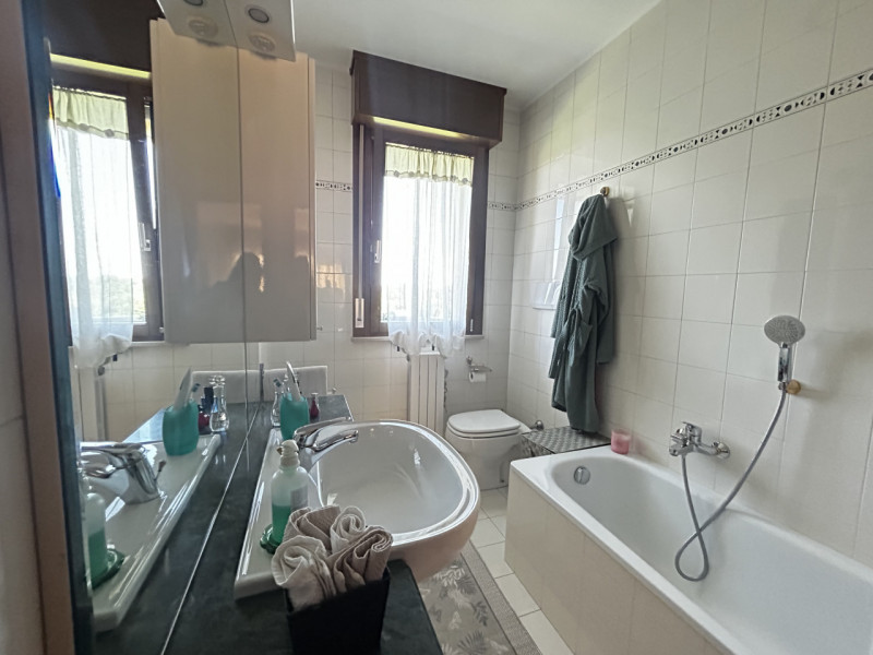 VILLATORA DI SAONARA – AMPIO APPARTAMENTO ALL'ULTIMO PIANO IMMERSO NEL VERDE 

In tranquilla zona...