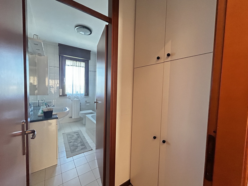 VILLATORA DI SAONARA – AMPIO APPARTAMENTO ALL'ULTIMO PIANO IMMERSO NEL VERDE 

In tranquilla zona...
