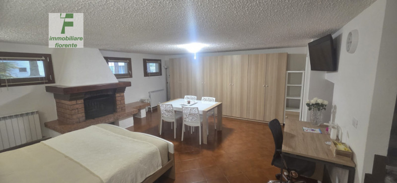Scopri la tua nuova casa in questo bell'appartamento duplex di mq 125 totali situato nel centro d...