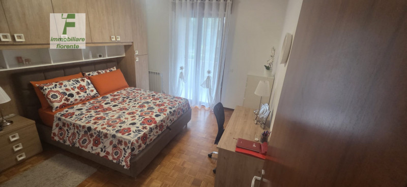 Scopri la tua nuova casa in questo bell'appartamento duplex di mq 125 totali situato nel centro d...