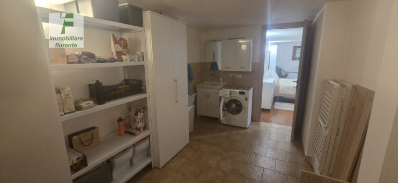 Scopri la tua nuova casa in questo bell'appartamento duplex di mq 125 totali situato nel centro d...