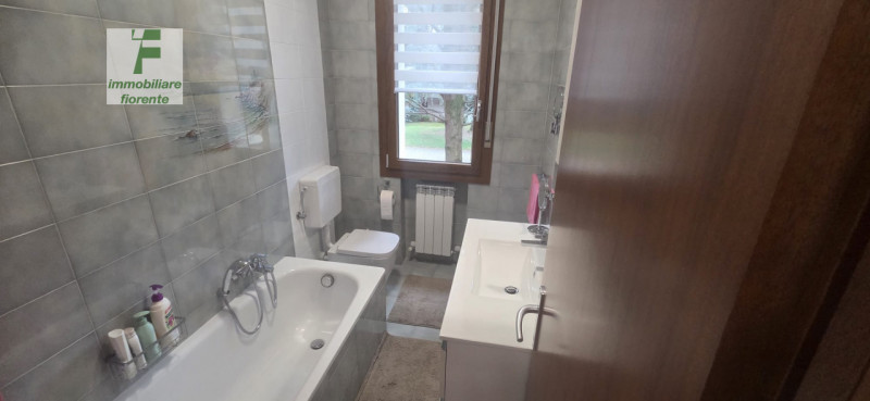 Scopri la tua nuova casa in questo bell'appartamento duplex di mq 125 totali situato nel centro d...