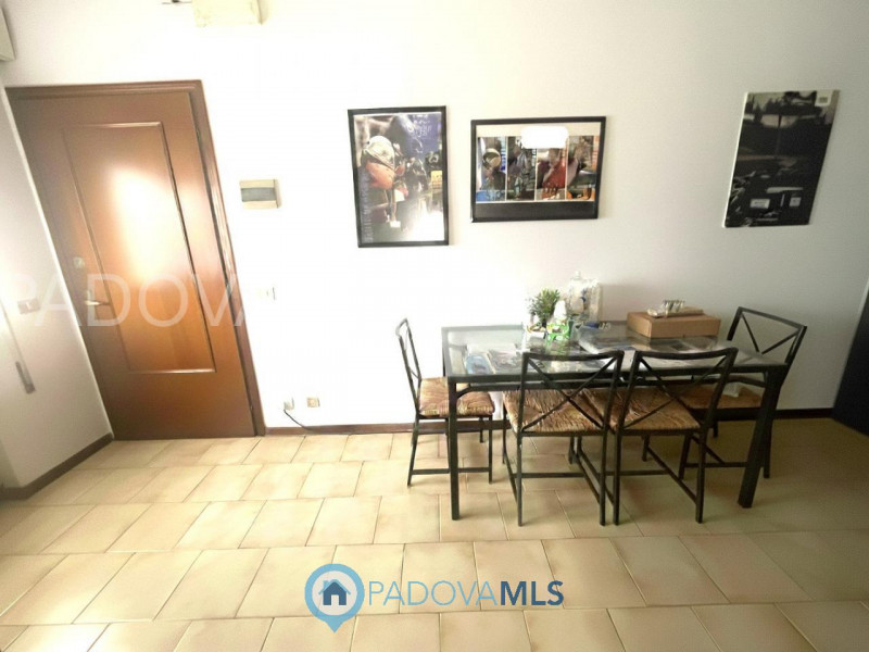 Immobile in esclusiva al Gruppo Padova MLS
Scopri un'opportunità unica nel cuore di Altichiero, u...