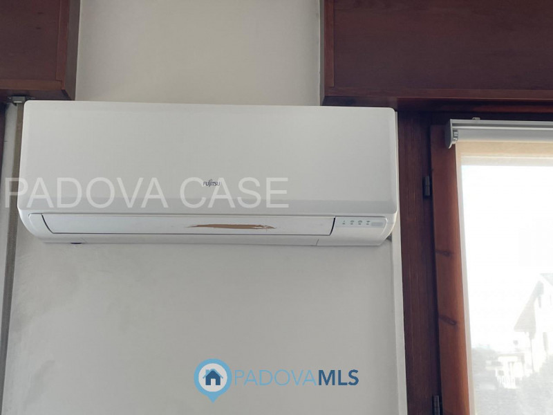 Immobile in esclusiva al Gruppo Padova MLS
Scopri un'opportunità unica nel cuore di Altichiero, u...