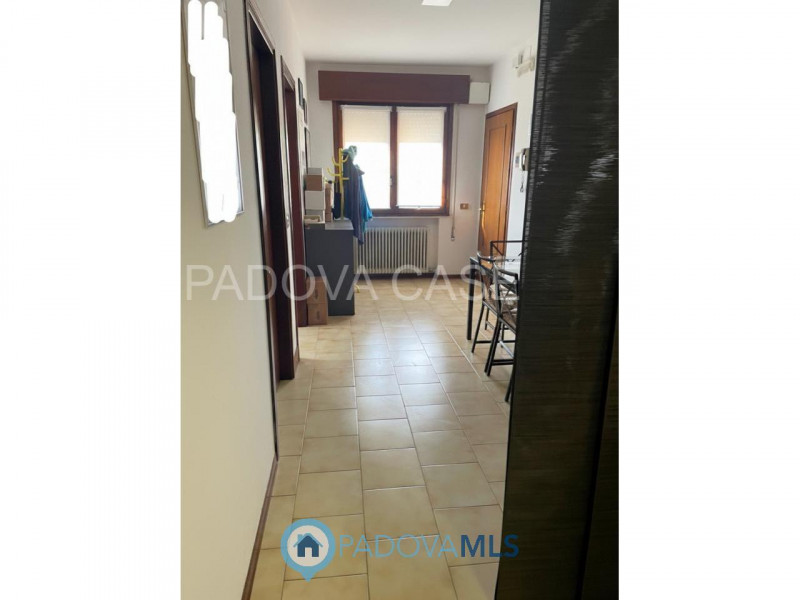 Immobile in esclusiva al Gruppo Padova MLS
Scopri un'opportunità unica nel cuore di Altichiero, u...