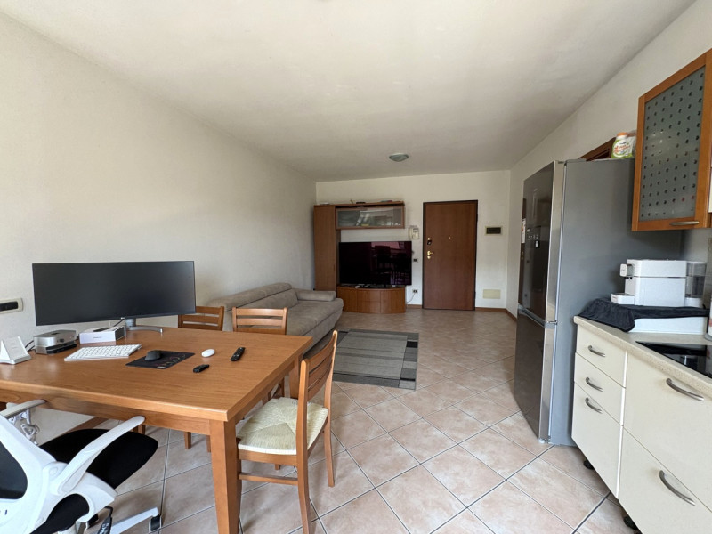 All'interno di un tranquillo quartiere residenziale, nelle immediate vicinanze del centro di Albe...