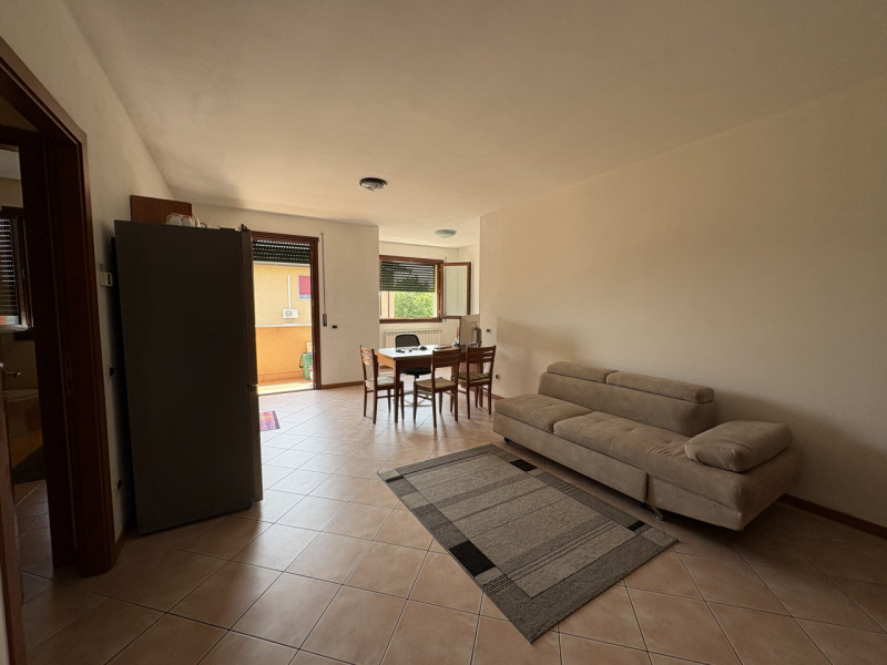 All'interno di un tranquillo quartiere residenziale, nelle immediate vicinanze del centro di Albe...