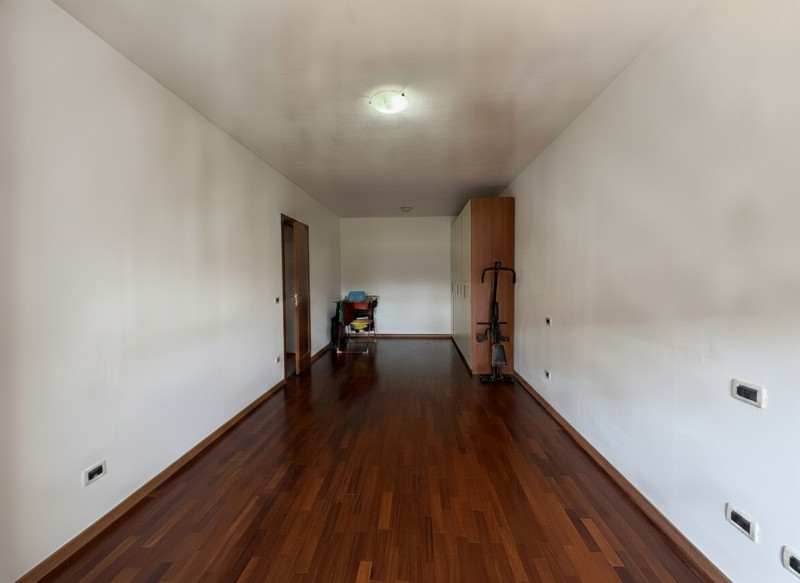All'interno di un tranquillo quartiere residenziale, nelle immediate vicinanze del centro di Albe...